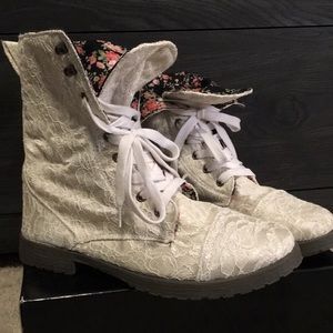 White lace boots